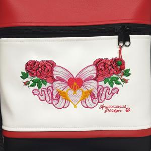 Női 26x30 crossbody oldaltáska - Hímzett Fantasy Flower 002 Fekete-fehér-piros