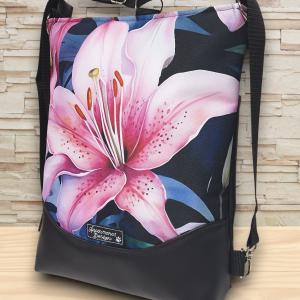 Óriás liliom - Mosolyvonalas hátulzsebes 3in1 textilbőr hátizsák univerzális táska