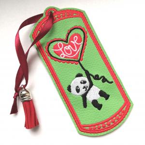 Panda maci Love lufival hímzett könyvjelző bojttal