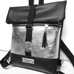 Roll Up Maxi dupla pántos hátizsák sok zsebbel - Elegáns fekete gyűrt mintás ezüsttel bojt dísszel