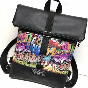 Roll Up Maxi dupla pántos hátizsák sok zsebbel - Fekete alapon színes graffiti mintás