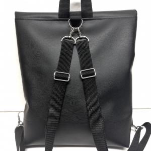 Roll Up Maxi dupla pántos hátizsák sok zsebbel - Fekete alapon színes graffiti mintás