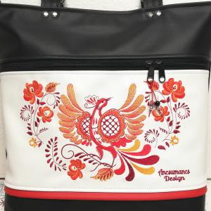 Szegecselt fülű nagyméretű City válltáska Tűzmadár fekete fehéren