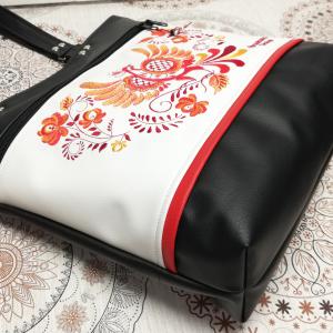 Szegecselt fülű nagyméretű City válltáska Tűzmadár fekete fehéren