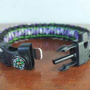 Taktikai túlélő paracord karkötő 3 funkciós csattal COBRA X-STITCH JOKER (csuklóméret: 20-21cm)