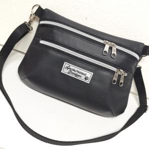 Trendi övtáska oldaltáska - Elegáns fekete ezüst cipzárral 20x25cm