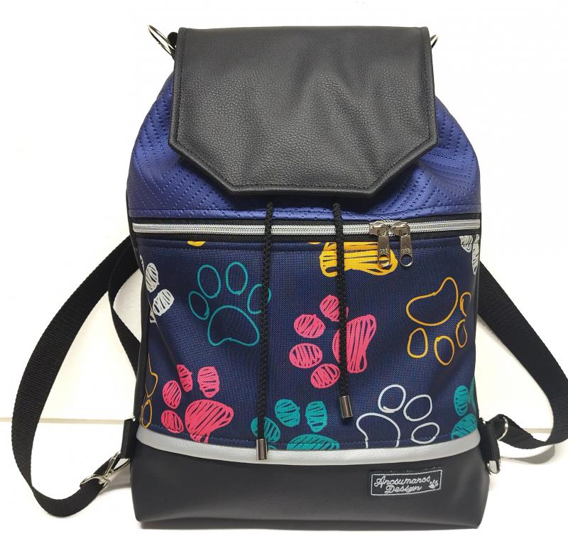 Fedélrészes zsinóros 3in1 hátizsák univerzális táska - Színes tappancsok kék fekete alapon