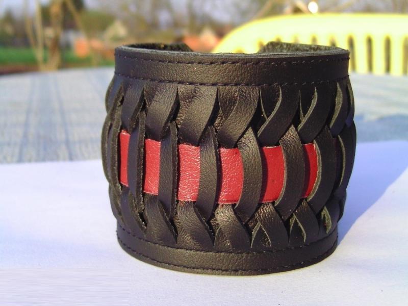 Fűzött férfi bőrkarkötő bordó-fekete