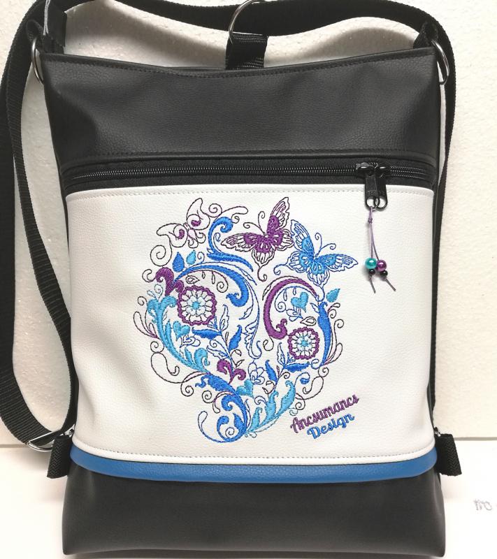 Heart butterfly hímzett 3in1 hátizsák univerzális táska fekete-fehér,kék-lila hímzéssel