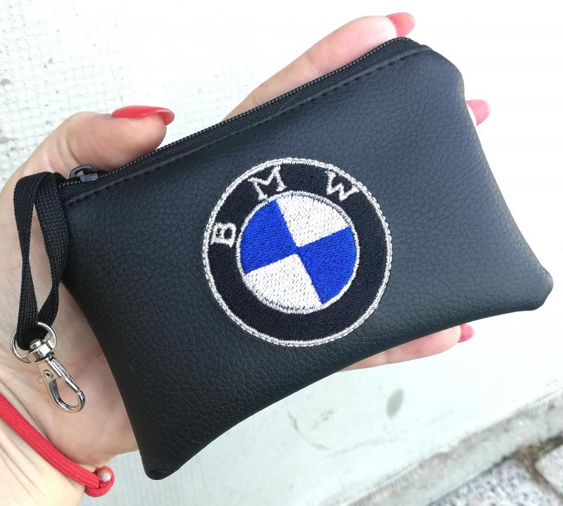 Hímzett BMW logós textilbőr kulcscsomótartó,kulcstartó