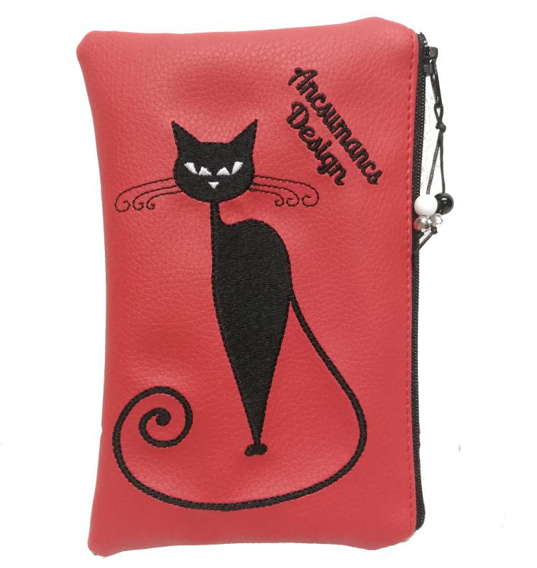 Hímzett cicás neszeszer  telefontartó Piros