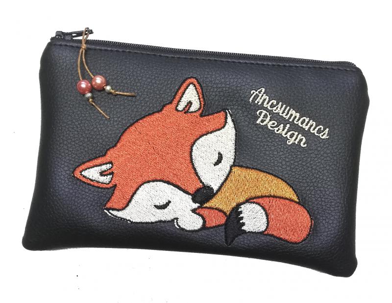 Hímzett kisróka Piperetartó neszeszer pénztárca