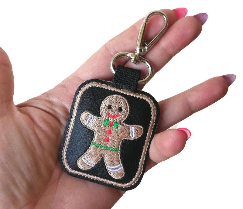 Hímzett MÉZI (Shrek) kulcstartó karabinerrel
