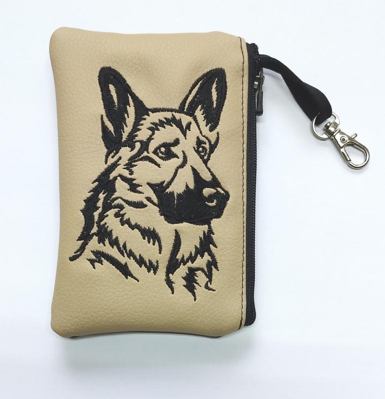 Hímzett német juhász kutya drapp textilbőr kulcscsomótartó,kulcstartó