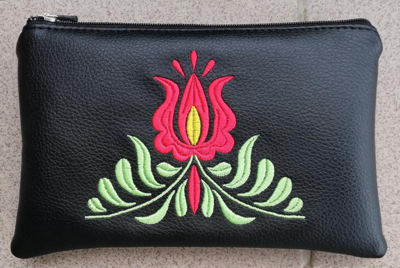 Hímzett népi motívumos piperetartó neszeszer  003