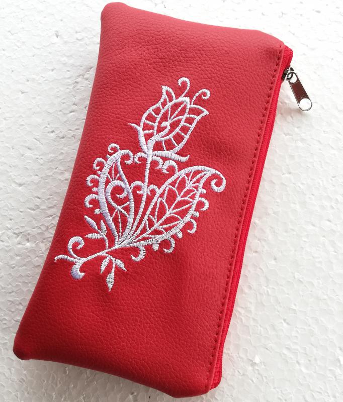 Hímzett népi motívumos telefontartó névvel vagy név nélkül 002 piros alapon fehér tulipán