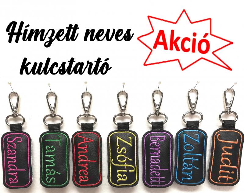 ►Hímzett neves kulcstartó karabinerrel