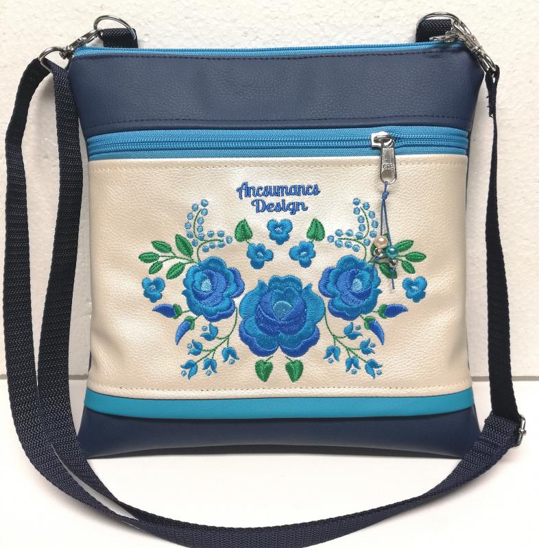 Hímzett oldaltáska övtáska 25x25cm Hungarian Folkart12 kék