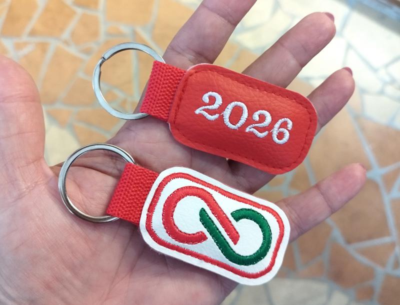 Hímzett Rendszerváltás 2026 kulcstartó (piros)