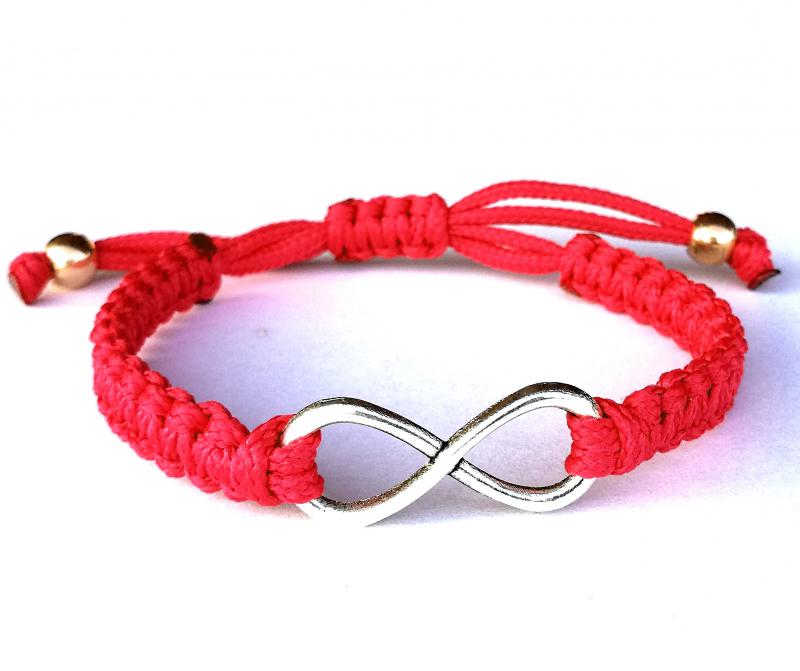 INFINITY RED védelmező piros kabala makramé végtelen karkötő