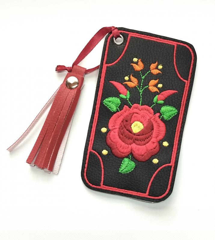 Kalocsai virágos fekete alapon színes hímzett könyvjelző 001