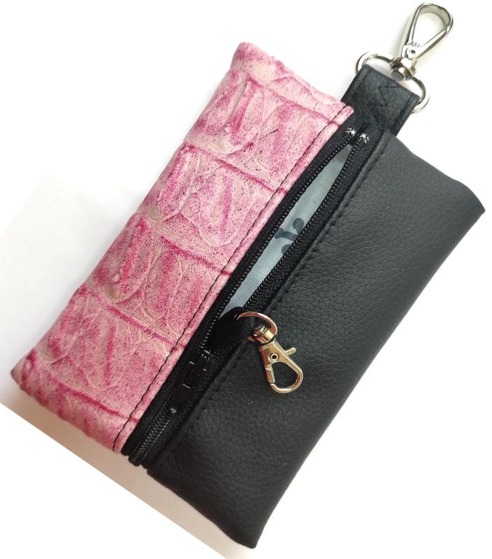 Karabineres felakasztható felemás textilbőr kulcscsomótartó, aprótartó, kártyatartó fekete-gyűrt rose