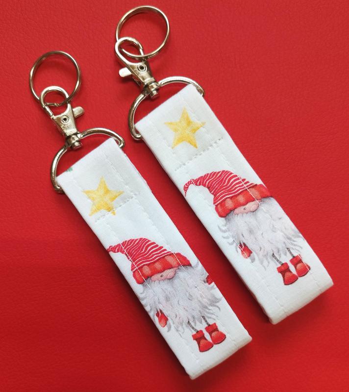 Karácsonyi manó minimal kulcstartó karabinerrel és karikával