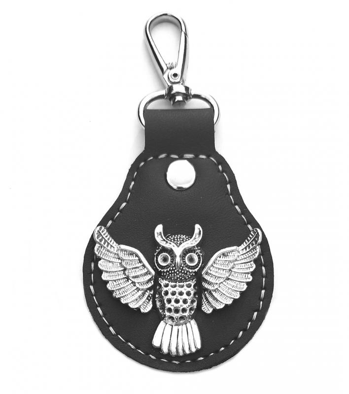 Kis Bagoly - Kézzel készített karabineres marhabőr kulcstartó