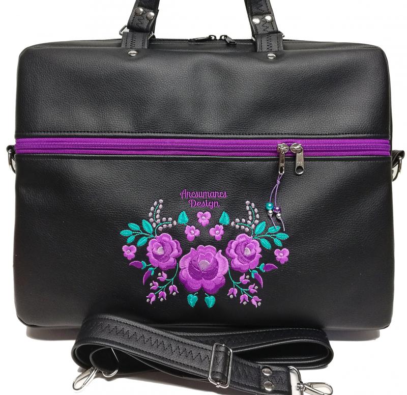 Laptop táska Irattartó táska HungarianFolkart12 lila hímzéssel fekete alapon