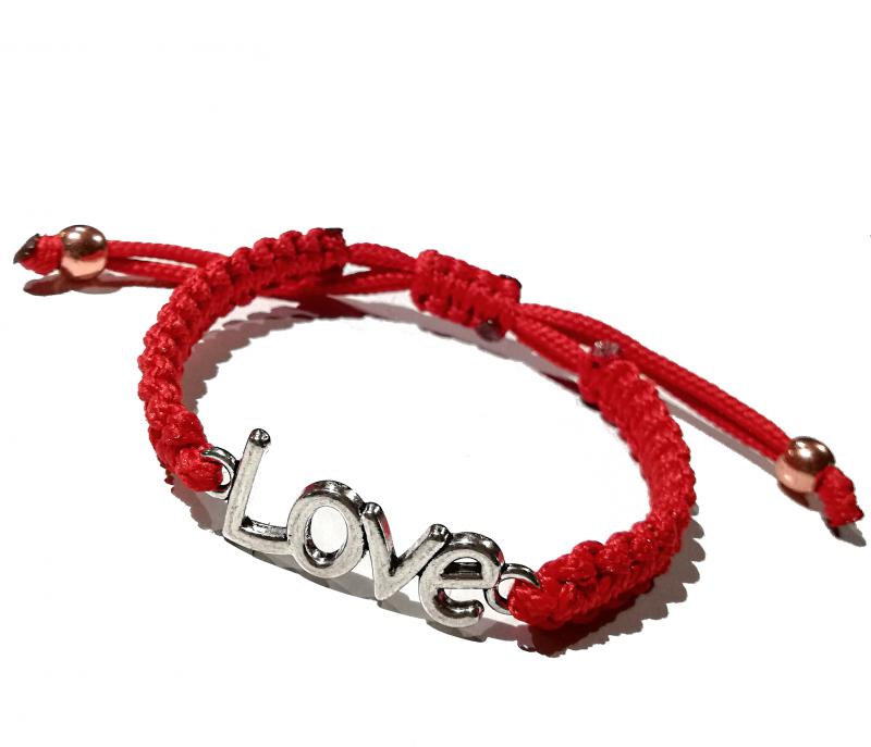 LOVE védelmező piros kabala makramé karkötő