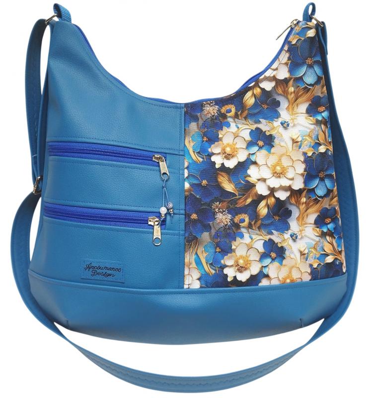 MAXI sokzsebes felemás textilbőr pakolós táska aranyló virágok kék alapon textilbőr pánttal