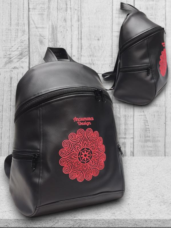 MAXIM BackPack L hátizsák - Elegáns fekete hímzett piros mandalával heveder pántokkal 36x30x16