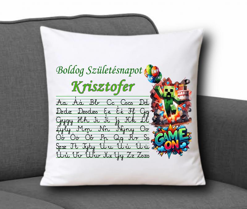 Neves ABC-s  Díszpárna 35x35cm - Boldog Születésnapot Mine002 névvel