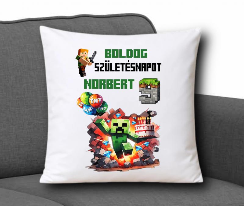 Neves Díszpárna 35x35cm - Boldog Születésnapot Mine001 névvel