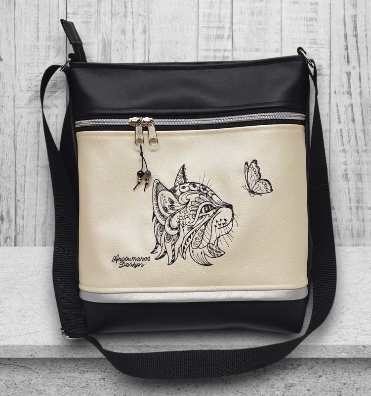 Női 26x30 crossbody oldaltáska - Hímzett Cica pillangóval Fekete-pezsgő
