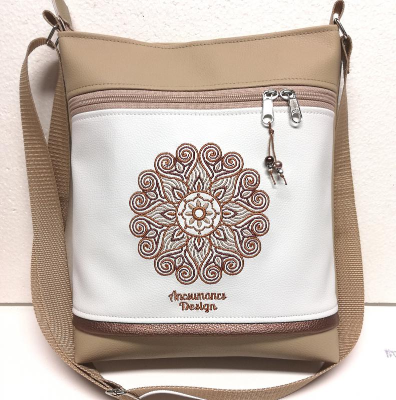 Női 26x30 crossbody oldaltáska - Hímzett mandala drapp-fehér alapon(mandala002)