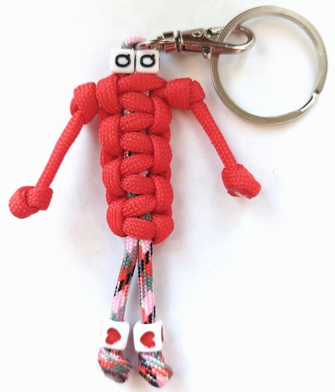 Piros emberke paracord táskadísz kulcstartó karabinerrel és karikával