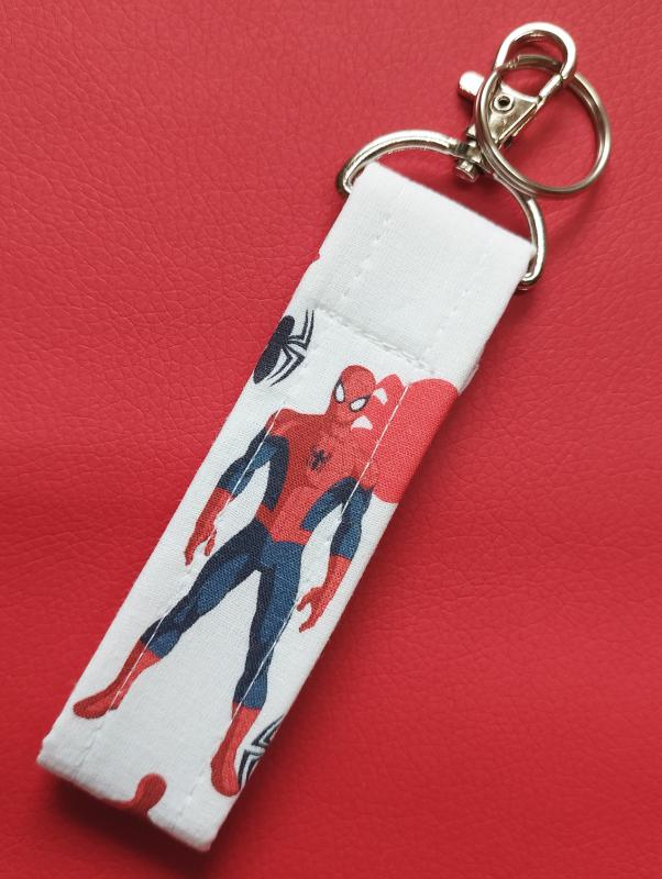 Pókember Spiderman minimal kulcstartó karabinerrel és karikával 002