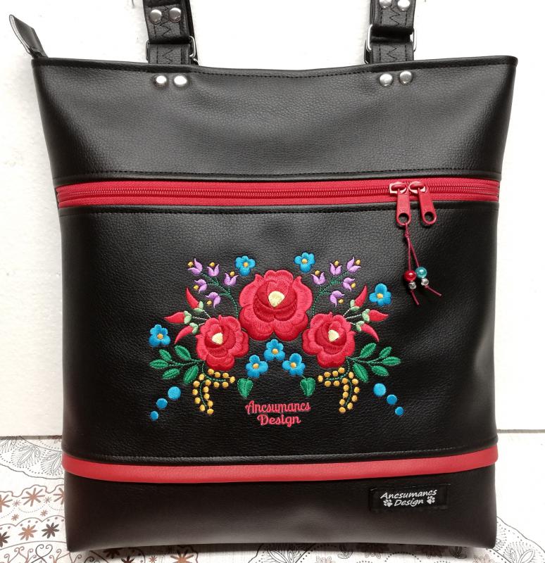 Szegecselt fülű nagyméretű City válltáska-HungarianFolkart08 fekete alap színes hímzés