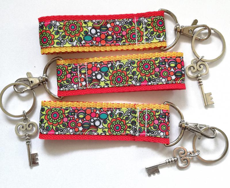 Szines mandalák heveder kulcstartó táskadísz karabinerrel karikával kulcs fityegővel
