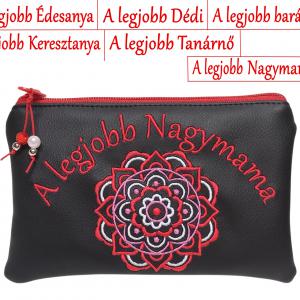 A legjobb... Hímzett piros mandalás neszi pénztárca (mandala003) választható felirattal