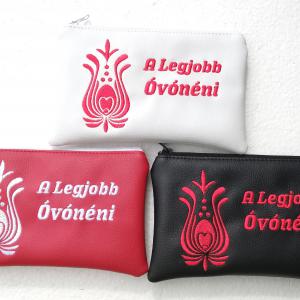 A Legjobb Óvónéni Hímzett neszi,pénztárca,telótartó választható színben