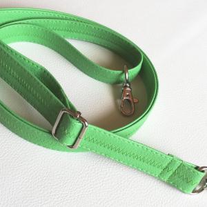Állítható méretű mentazöld textilbőr táskafül normál karabinerekkel 2cm