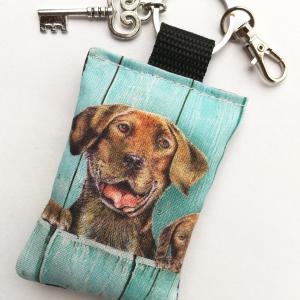 Barna labrador kutyás textil kulcstartó karikával karabinerrel kulcs fityegővel