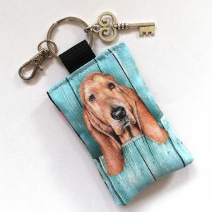 Basset hound kutyás textil kulcstartó karikával karabinerrel kulcs fityegővel