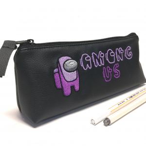 Beledobós nagy tolltartó piperetartó - Hímzett AMONG US lila