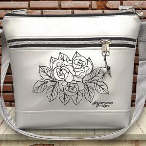 Bella crossbody oldaltáska 28x24cm - Hímzett rózsák ezüst alapon