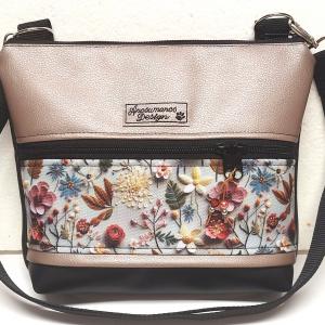 Bella crossbody oldaltáska övtáska 28x24cm - 3D virágok fekete-gyöngyházpúder