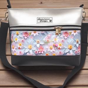 Bella Midi crossbody oldaltáska övtáska 26x21cm - Virágok ezüst-fekete alapon