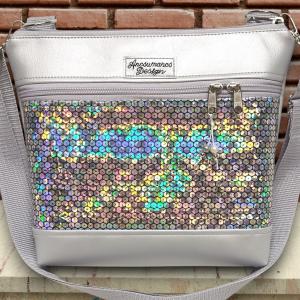 Boglárka részére! Bella crossbody oldaltáska 28x24cm - Ezüst alapon Flitter hologramos